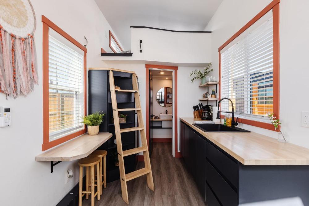New calm & relaxing Tiny House w deck near ZION